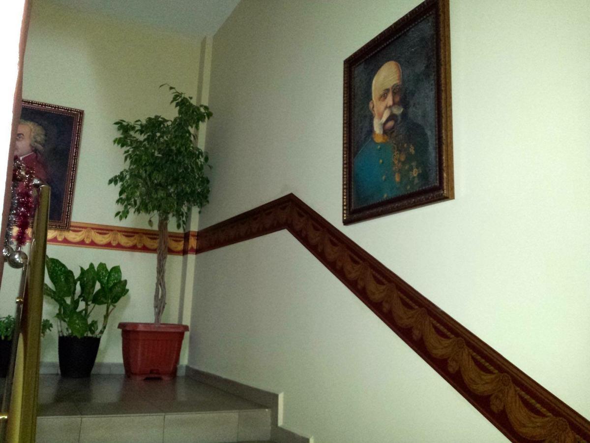 Hotel Triumph Нова-Загора Экстерьер фото