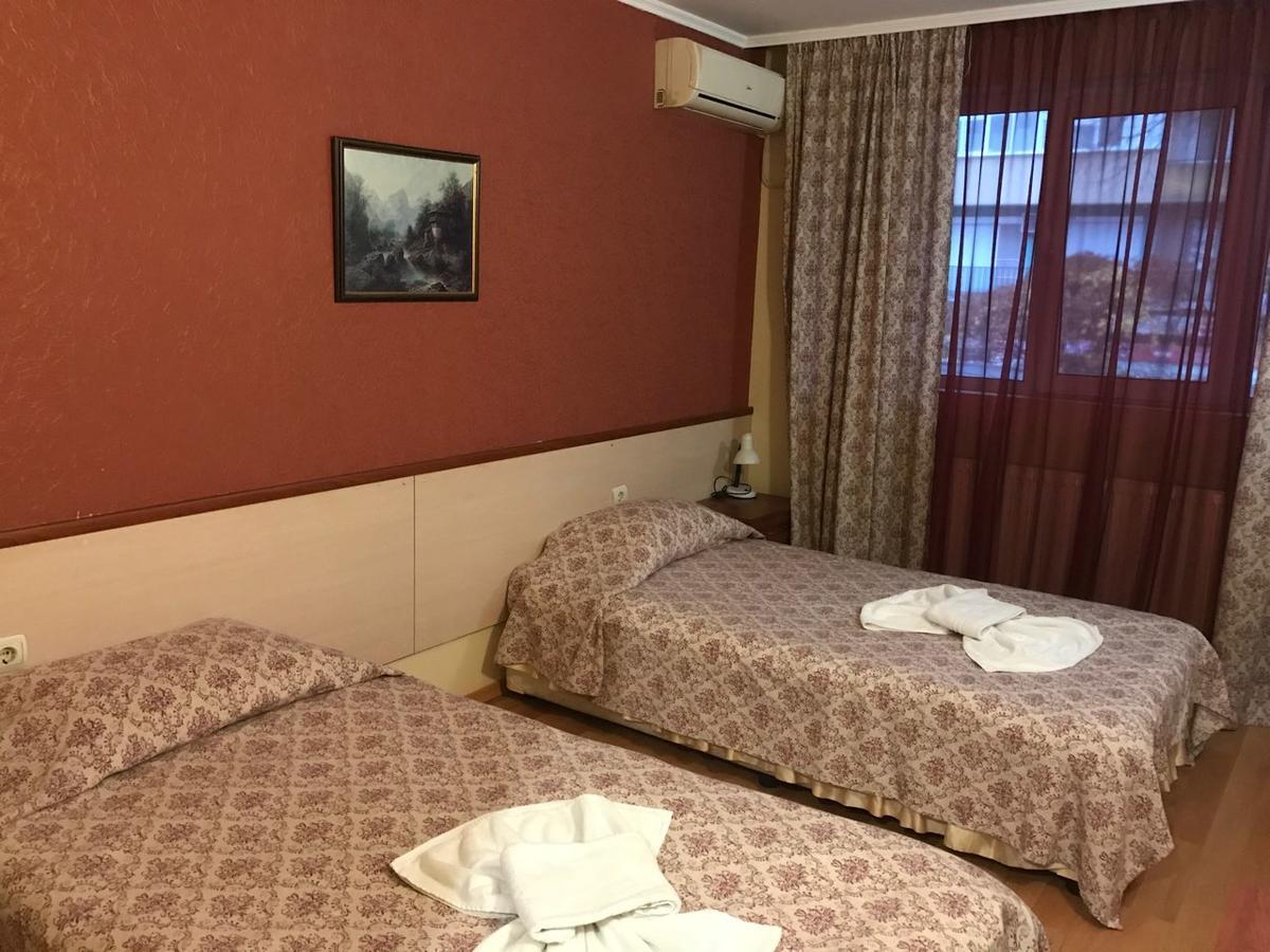 Hotel Triumph Нова-Загора Экстерьер фото